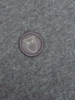 Badge Long Sleeve - Dark Grey Melange 15 Badge Long Sleeve - Dark Grey Melange -Knowledge Cotton Apparel Store Badge long sleeve Long Sleeves 1120012 1073 Dark Grey Melange 6