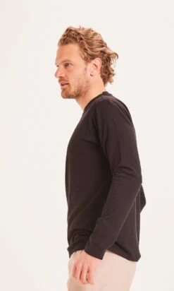 Badge Long Sleeve - Black Jet 9 Badge Long Sleeve - Black Jet -Knowledge Cotton Apparel Store Badge long sleeve Long Sleeves 1120012 1300 Black Jet 2