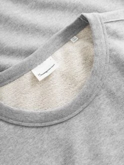 Basic Badge Sweat - Grey Melange 17 Basic Badge Sweat - Grey Melange -Knowledge Cotton Apparel Store Basic badge sweat Sweats 30518 1012 Grey Melange 6