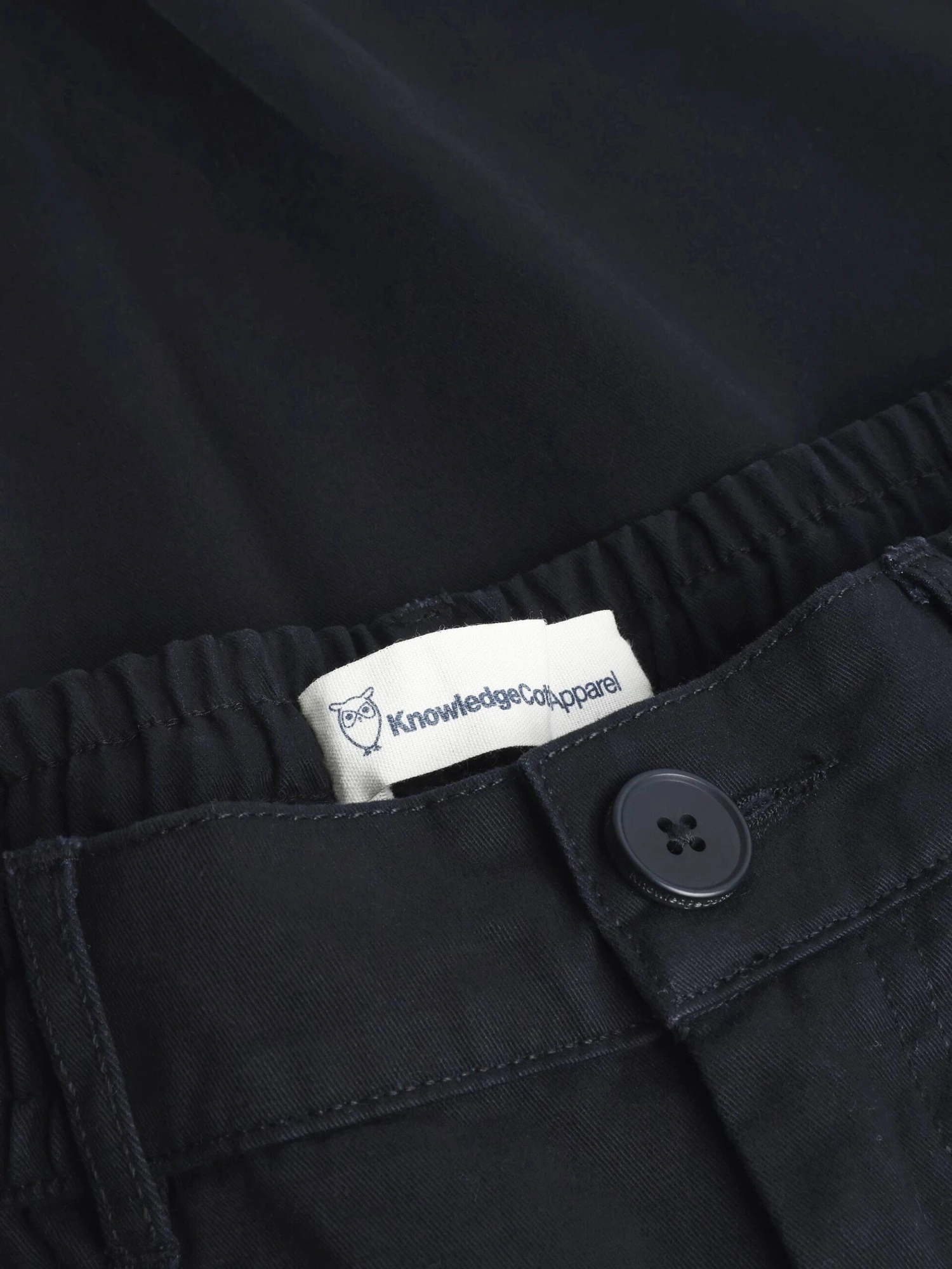 CHLOE Barrel Mid-rise Twill Chino - GOTS/Vegan - Black Jet 5 CHLOE Barrel Mid-rise Twill Chino - GOTS/Vegan - Black Jet - Image 3