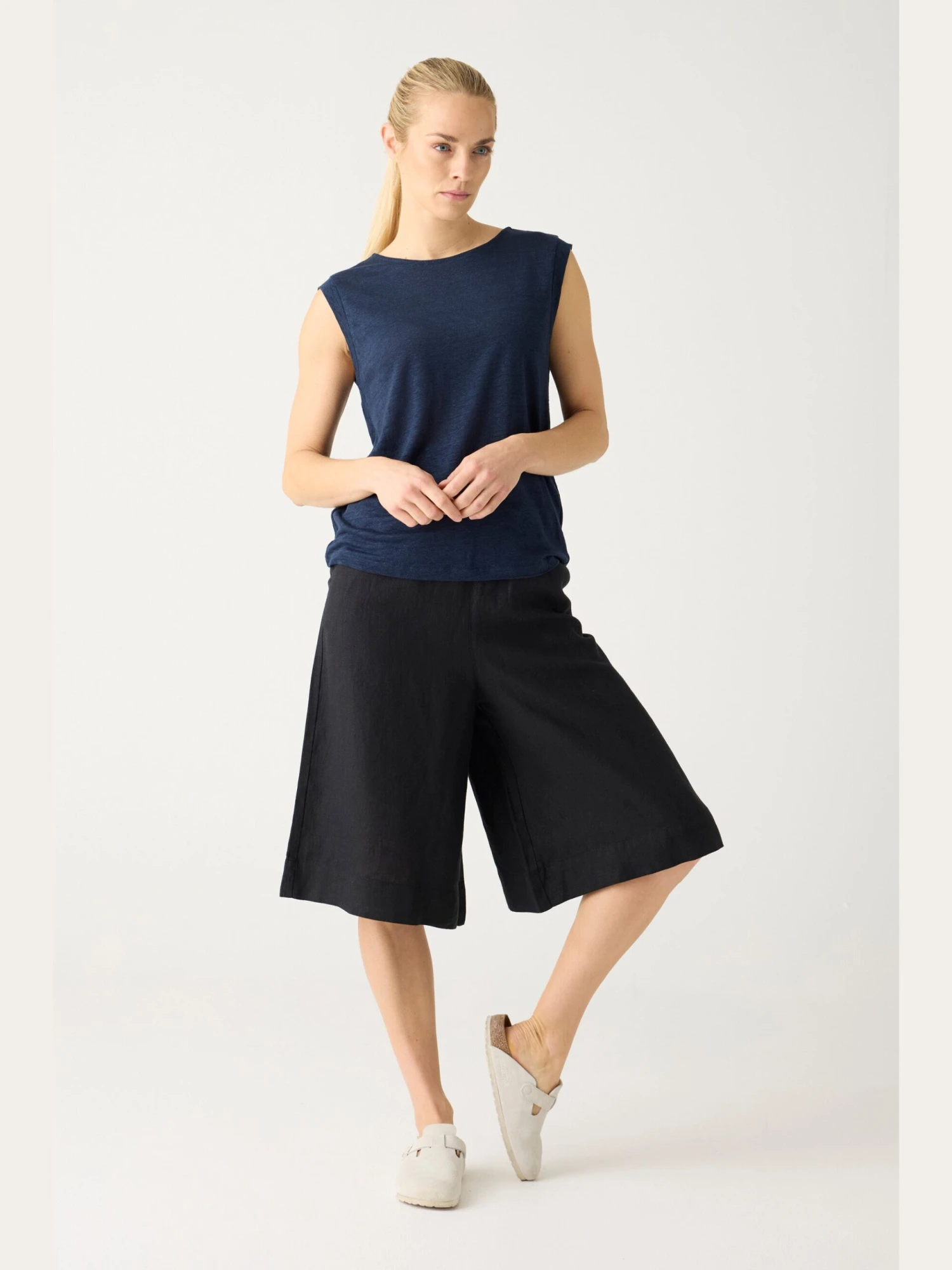 Eve Wide Linen Culotte Shorts - Black Jet 6 Eve Wide Linen Culotte Shorts - Black Jet - Image 4