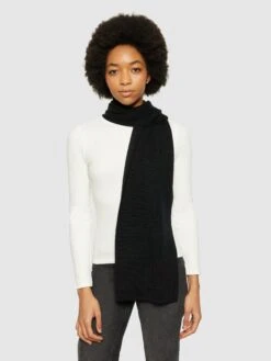 Merino Badge Scarf - Black Jet -Knowledge Cotton Apparel Store Merino Wool Scarf RWS Scarfs 4220004 1300 Black Jet 2