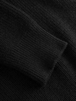 Merino Half Zip High Neck - Black Jet 16 Merino Half Zip High Neck - Black Jet -Knowledge Cotton Apparel Store Merino half zip high neck Knits 2080023 1300 Black Jet 3