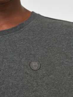 Regular Fit Badge T-shirt - Dark Grey Melange 14 Regular Fit Badge T-shirt - Dark Grey Melange -Knowledge Cotton Apparel Store Regular fit Badge t shirt T shirts 1010605 1073 Dark Grey Melange 3