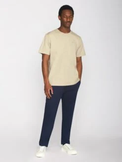 Regular Fit Badge T-shirt - Safari Melange 10 Regular Fit Badge T-shirt - Safari Melange -Knowledge Cotton Apparel Store Regular fit Badge t shirt T shirts 1010605 1355 Safari melange 3