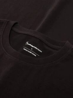 Regular Fit Badge T-shirt - Chocolate Torte 7 Regular Fit Badge T-shirt - Chocolate Torte -Knowledge Cotton Apparel Store Regular fit Badge t shirt T shirts 1010605 1487 Chocolate Torte 2